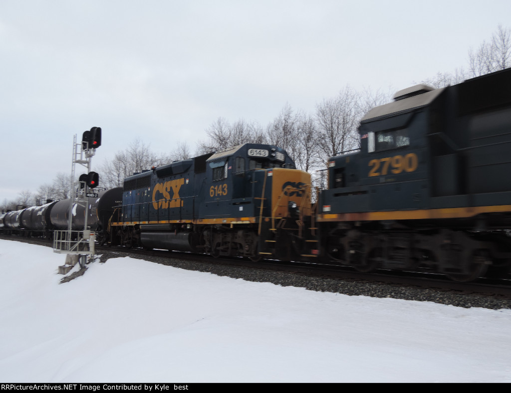 CSX 2790 and 6143 